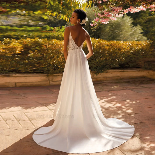 Classic Spaghetti Strap Wedding Dresses V Neck Sleeveless Bridal Gowns Applique Front Slit Floor Length A-Line Vestidos De Novia
