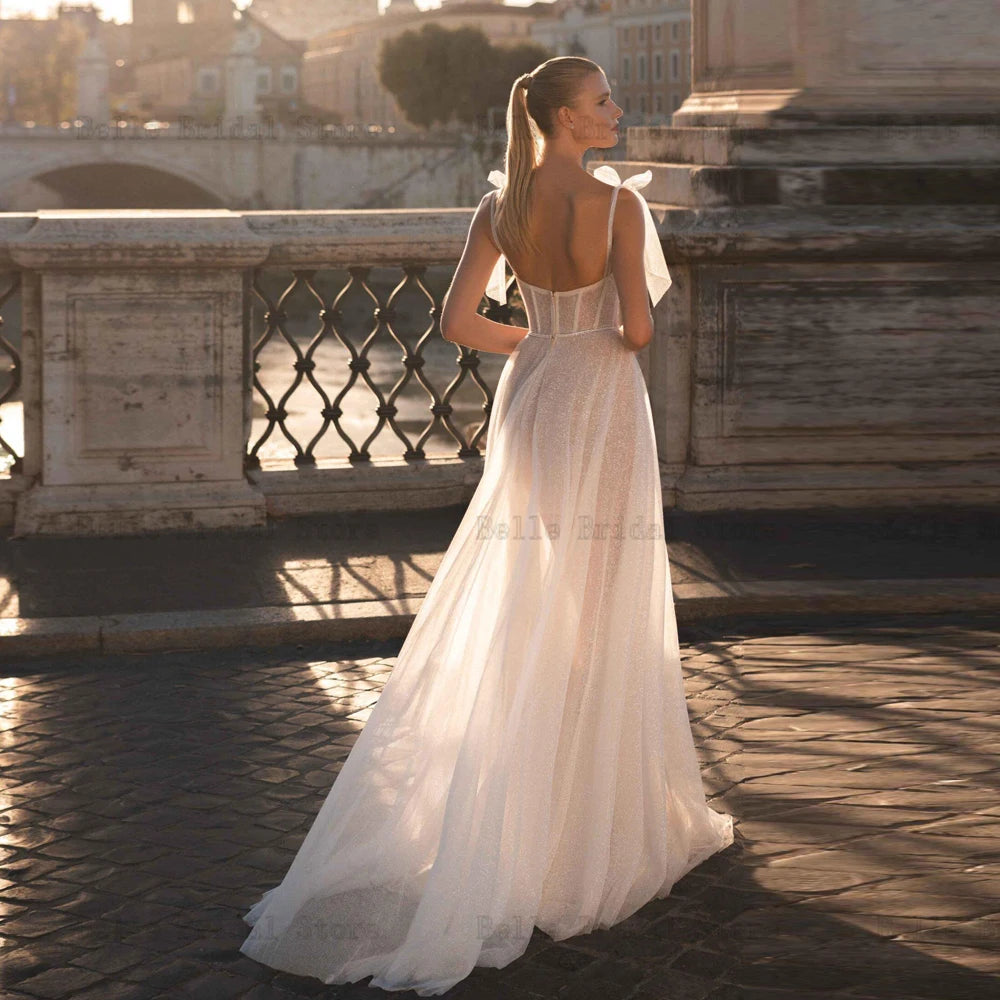 Vestidos de novia de vecinos con cuello con brillo Correas de espagueti Vestidos de novia Train de barrido de arco Ilusión Tulle A-Line сваisar