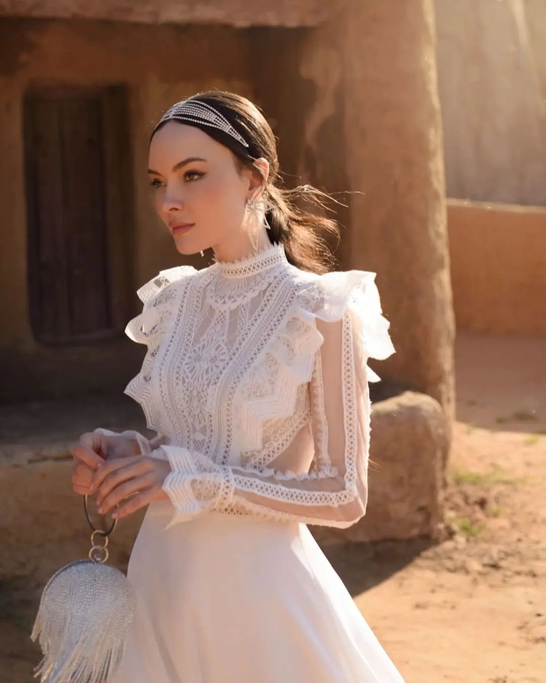 Magnifique robe de mariée en dentelle A-line avec manches à volants complètes