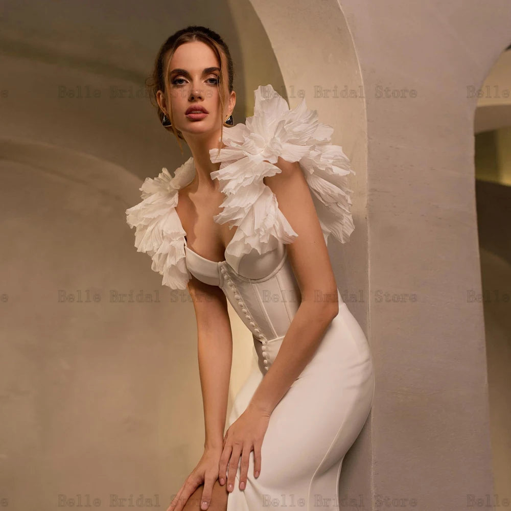 Eleganti abiti da sposa sirena bianca Abiti a cuore Sleevelette di abiti da sposa ad alta fessura di treno di sweep свадебное платье 2023