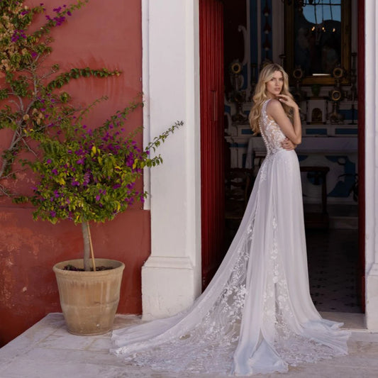 Classic White Wedding Dresses V Neck Sleeveless Bridal Growns Appliques Illusion Sweep Train A-line Chiffon Vestidos De Novia
