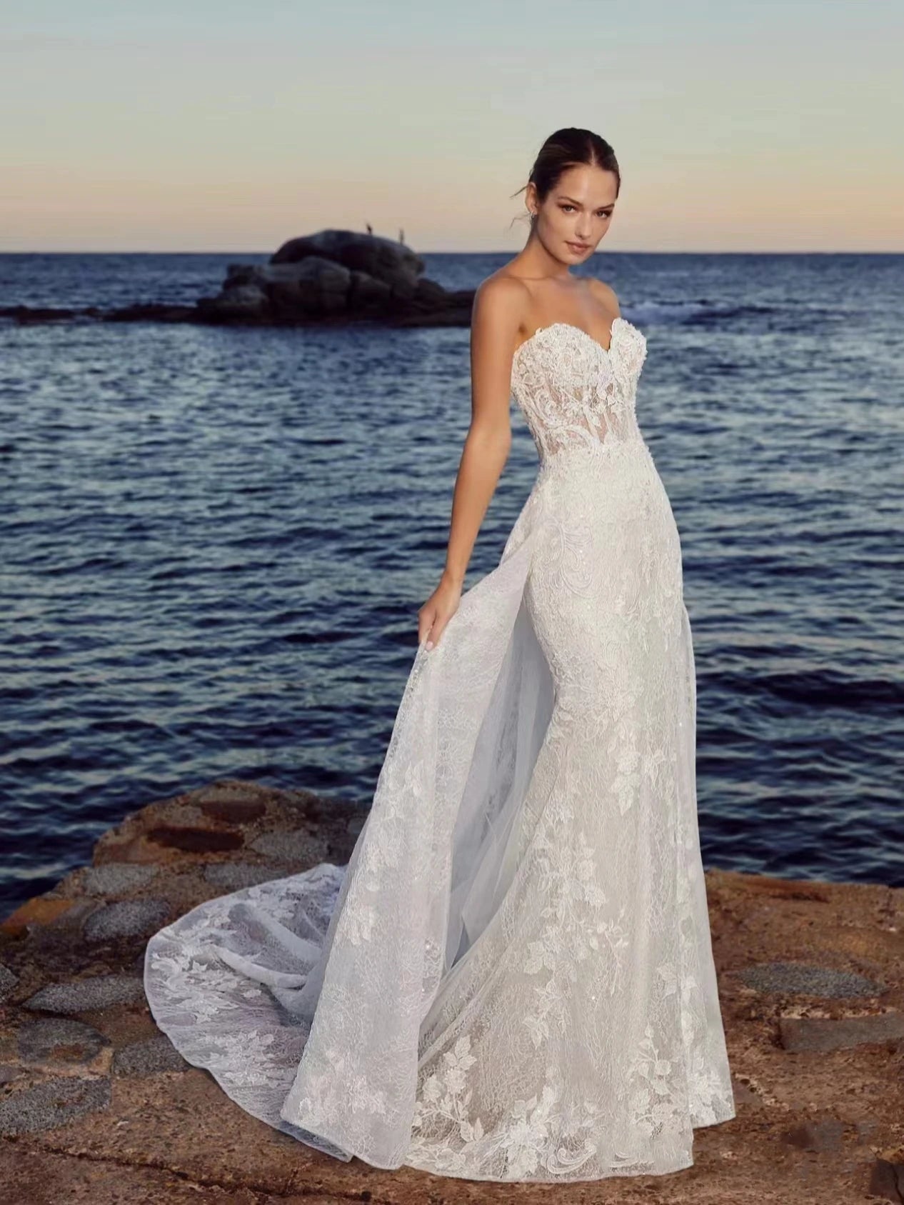Beach Wedding Dresses With Detachable Train Sexy Bridal Gowns Lace Robes Sleeveless Backless Vintage Vestidos De Novia 2024
