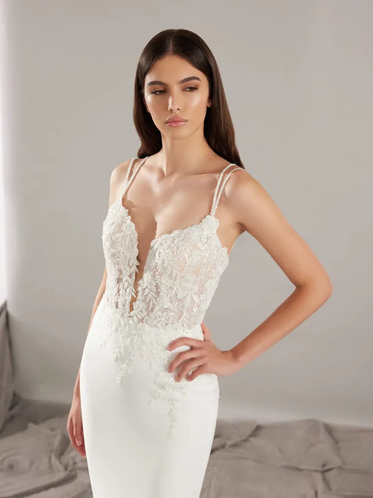 Robe de mariée sirène avec une ligne en V en crêpe