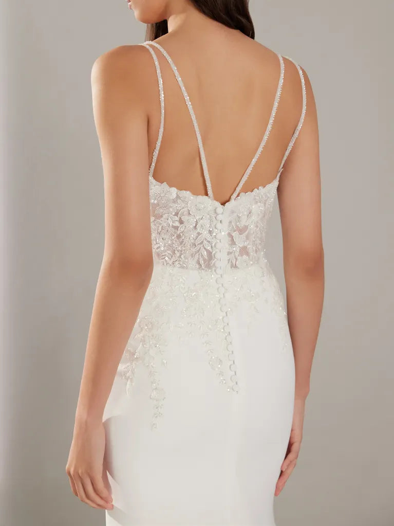 Robe de mariée sirène avec une ligne en V en crêpe